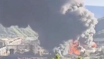 ​Ukrainian Drones Strike Rosneft Facility, Destroy 24 Oil Storage Tanks