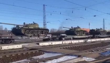 ​The russians Started Putting Kontakt-1 ERA on Their Stalin Era T-54 Tanks, But It Doesn't Help Much