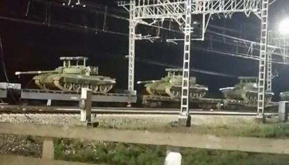 ​russians Pull Another Batch of Antique T-62 Tanks to Burn Them in Ukraine
