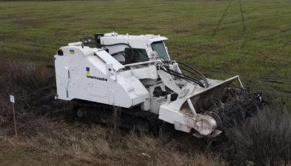 ​Ukrainian Sappers Got Armtrac 400 Vehicles For Demining Operations (Video)