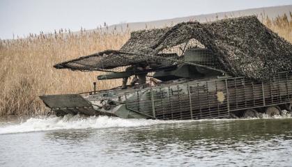 ​Crossing the Line: Ukrainian Marines Test Rapid Mobility Over Water (Photos)