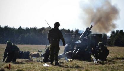 Ukraine’s Military Showed How They Use Lithuanian M101 Howitzers From the Second World War (Video)