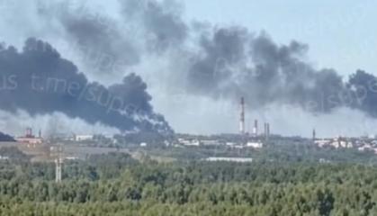 ​Ukraine Strikes Slavneft-YANOS Oil Refinery More Than 700 km from Border (Video)