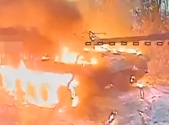 ​Ukrainian Drones Expose Camouflaged russian Tank and Set It Ablaze (Video)