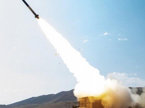 Lockheed Martin Test-Fires HIMARS Training Rockets From 20-Foot Kodiak Container Launcher, Each Box Holds 12 GMLRS, Fits on Ships, Trucks or Armored Vehicles 