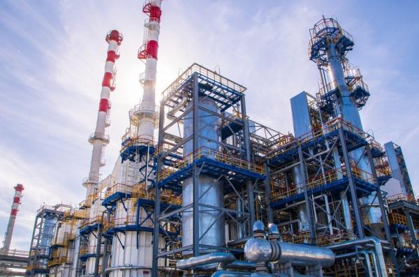 Ukrainian Drones Strike Tyumen Oil Refinery, 2,000 km Deep Inside russia