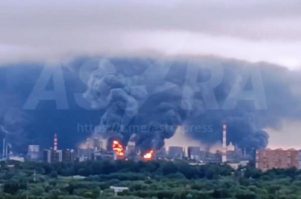 ​Moscow Shrouded in Smoke as Ukraine Launches Largest Drone Attack, Hitting Oil Refinery
