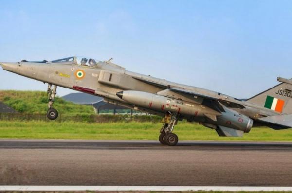 India Scours World for 59-Year-Old Jaguars, Bought From Oman, France, Now Ecuador Can't Afford to Lose 6 Squadrons 