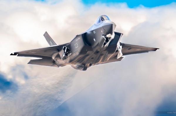 ​After Six Years of Waiting, First F-35 Fighter Jets Arrive in Poland