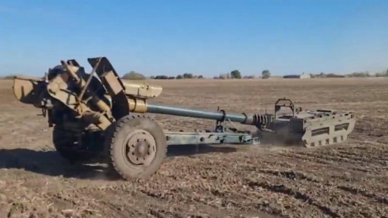 ​russians Showcase Their Courier UGV Transporting a D-30 Howitzer — But There's a Problem with This Approach