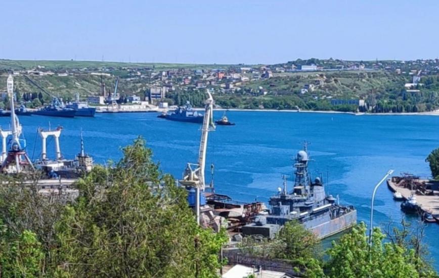Russians Put on Repair Two Landing Ships at Once in Crimea (Photo)